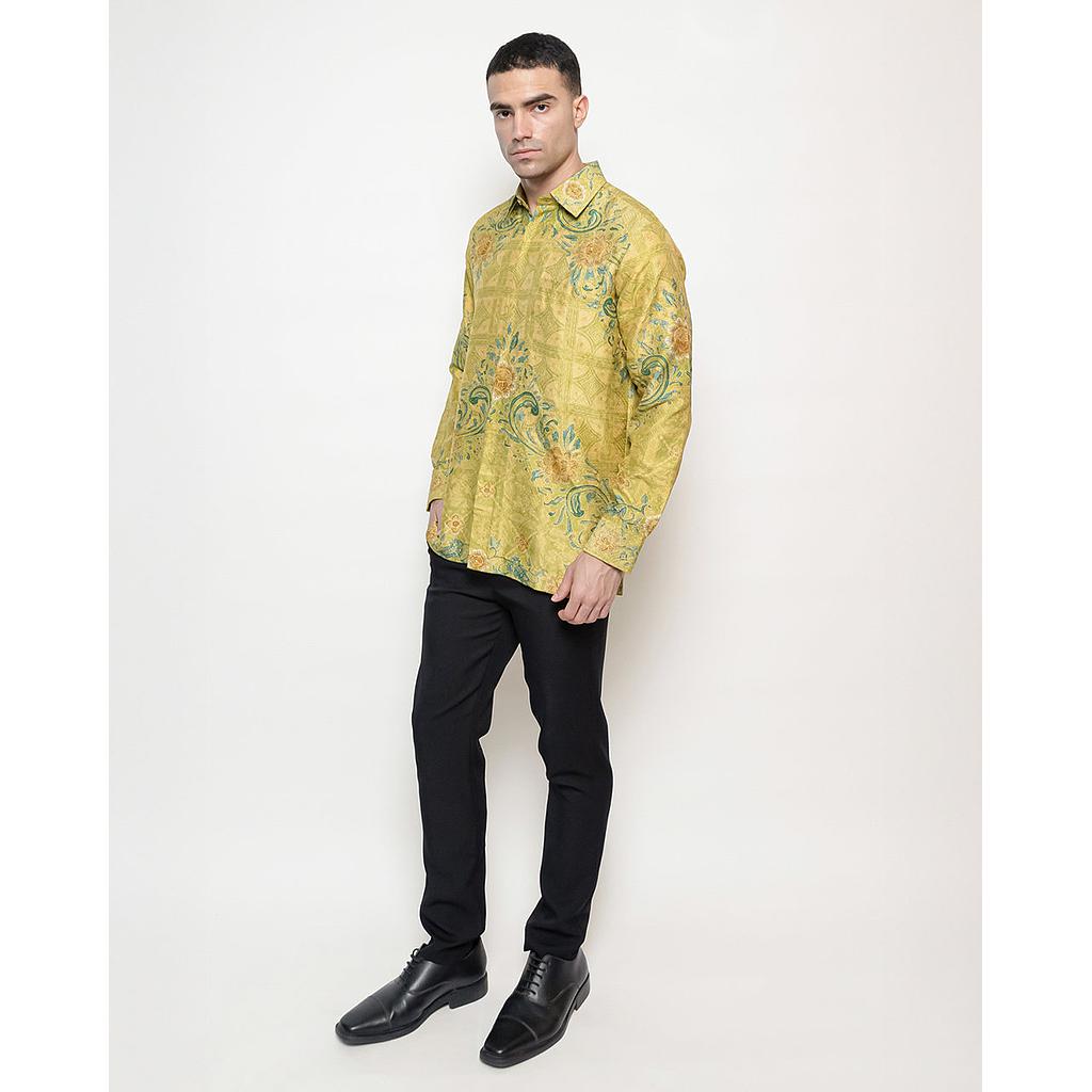 Hand-Drawn Batik Shirt With Junjung Drajat Pattern