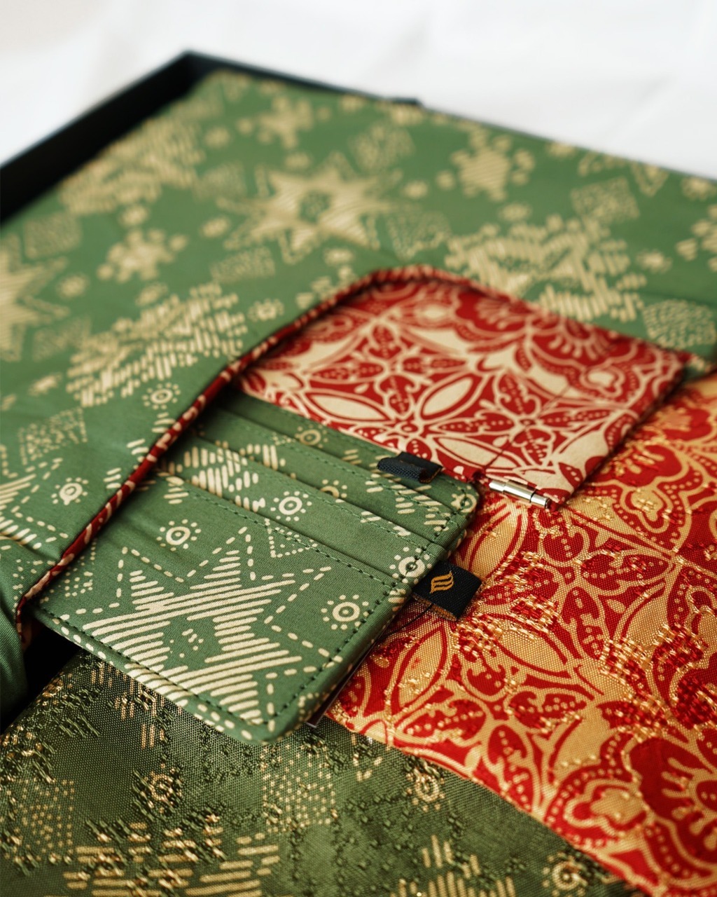 Christmas Hampers A (Green + Red Gradation)