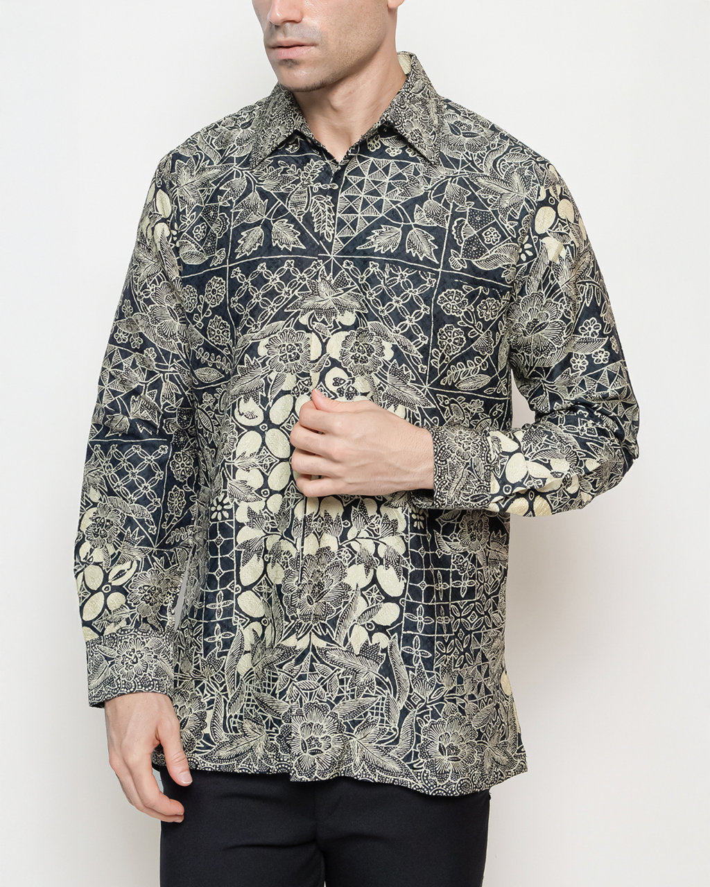 Hand-Drawn Batik Shirt With Bisma Latar Tambal Kartu Kawung Pattern